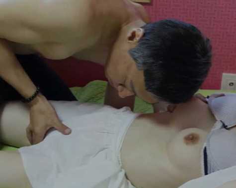 Con dâu nóng bỏng thay thế mẹ chồng trong đêm khuya đam mê